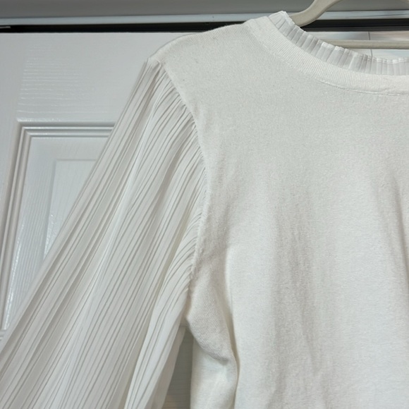 White Long Sleeve Pleated Sleeve Sweater Ruffle‎ Neckline Knit Pullover Top - Picture 3 of 9